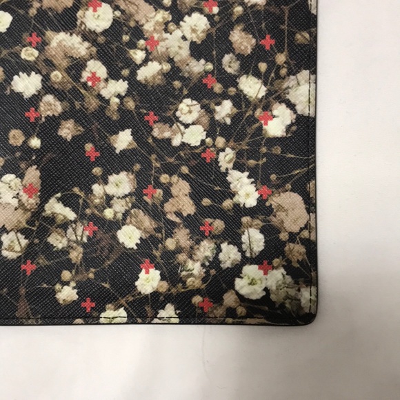 Givenchy Pouch - Picture 2 of 4